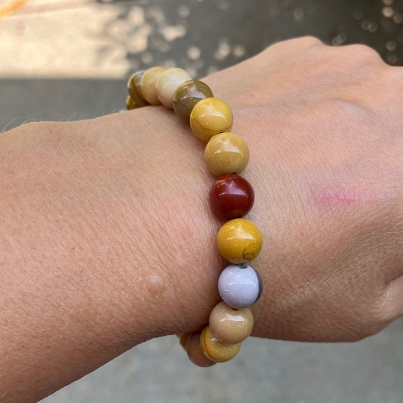 Elastic Shiny Mookaite Jasper Bracelet - Picture 1 of 6